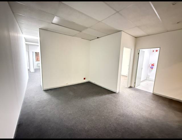 144M² OFFICE TO LET IN RIVIERA